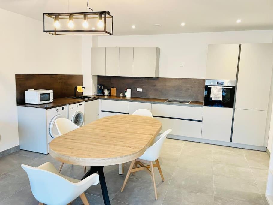 Luxury New Flat In Center With Terrace And Parking-142-99 Apartment
