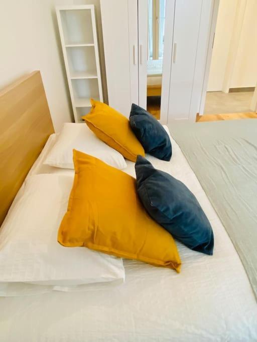 Apartment Luxury New Flat In Center With Terrace And Parking-142-99