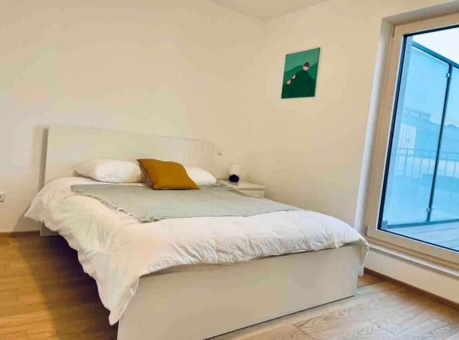 Luxury New Flat In Center With Terrace And Parking-142-99 Apartment *