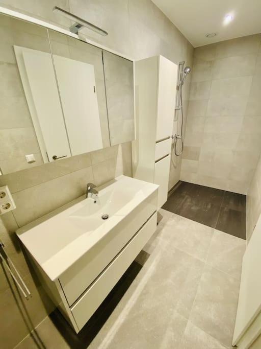 Luxury New Flat In Center With Terrace And Parking-142-99 * Luxemburg