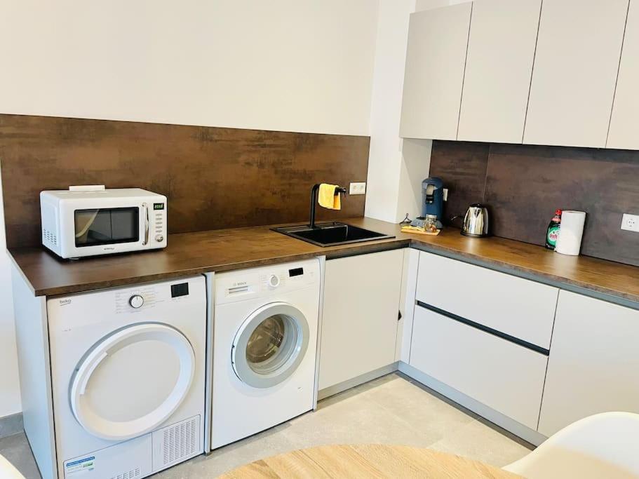 Luxury New Flat In Center With Terrace And Parking-142-99 *